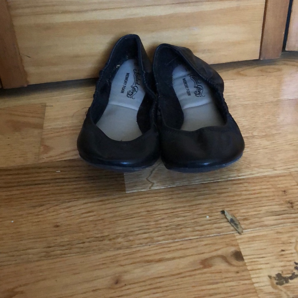 Flats - Picture 2 of 3